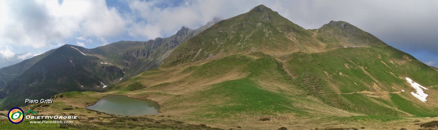 77 Salendo dal colletto del sent. 101 al Monte Avaro vista a dx verso la Bocchetta Triomen da dove sono sceso .jpg